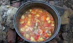 Gardas jēra shulum gatavošana mājās - recepte ar fotoattēlu Liellopu gaļas šulums ar kartupeļiem un tomātiem