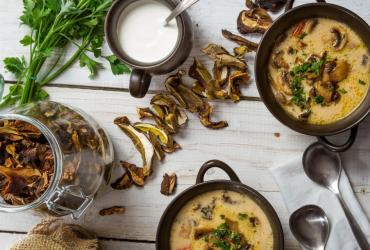 Recetas para deliciosas sopas de champiñones secos